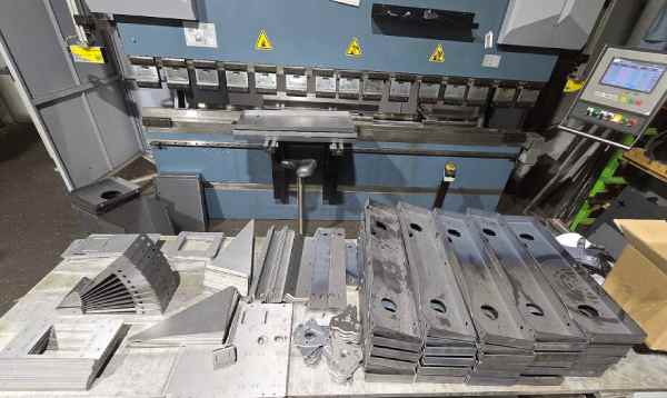 Gięcie CNC